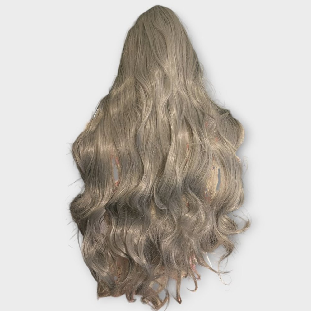 NWOT Gray wig 22" - BF518WWGY16